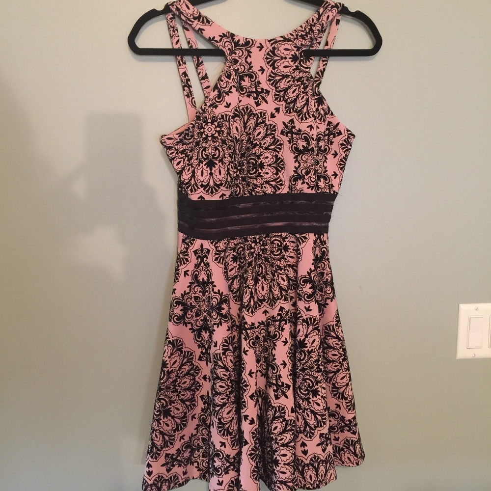Junior’s Pink and black party dress size 7